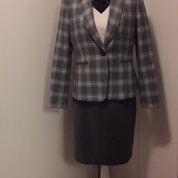 Loft heather grey pencil skirt. Perfect for work. - Picture 7 of 8